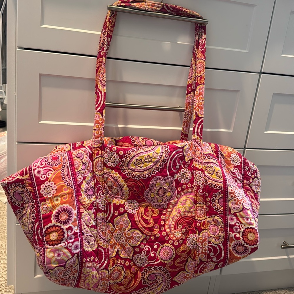 Vera Bradley duffel bag - great condition